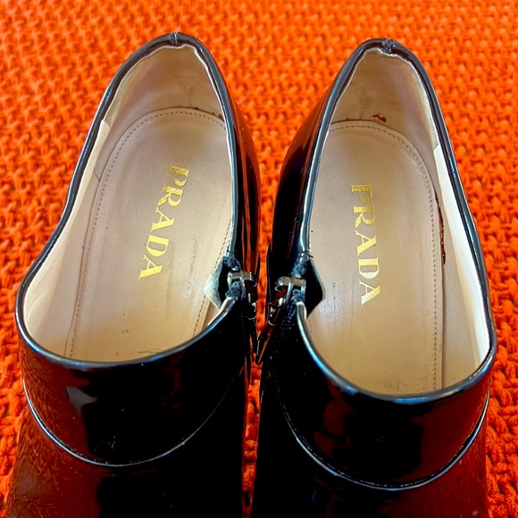 STUNNING PRADA Patent Leather Booties - Picture 4 of 7